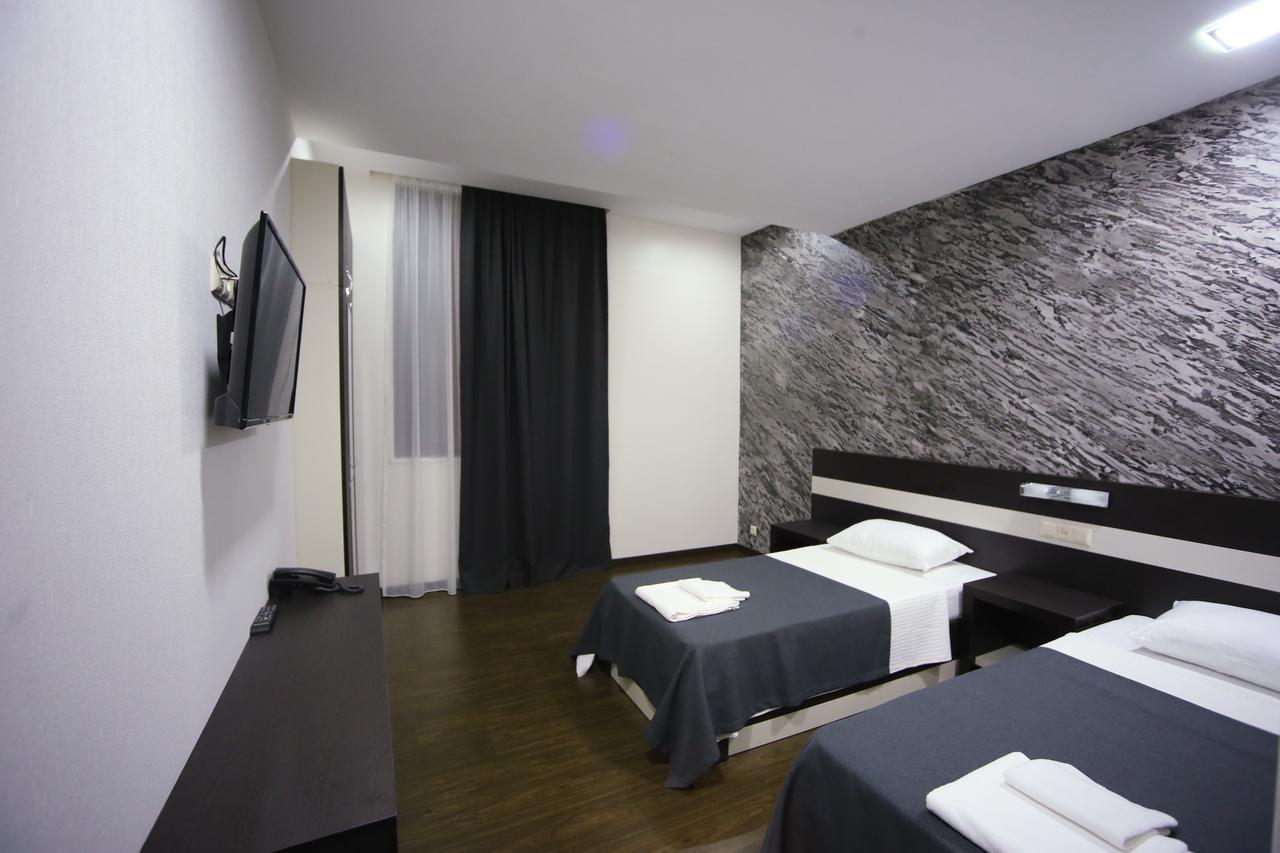 West Tower Hotel Koutaïssi Extérieur photo