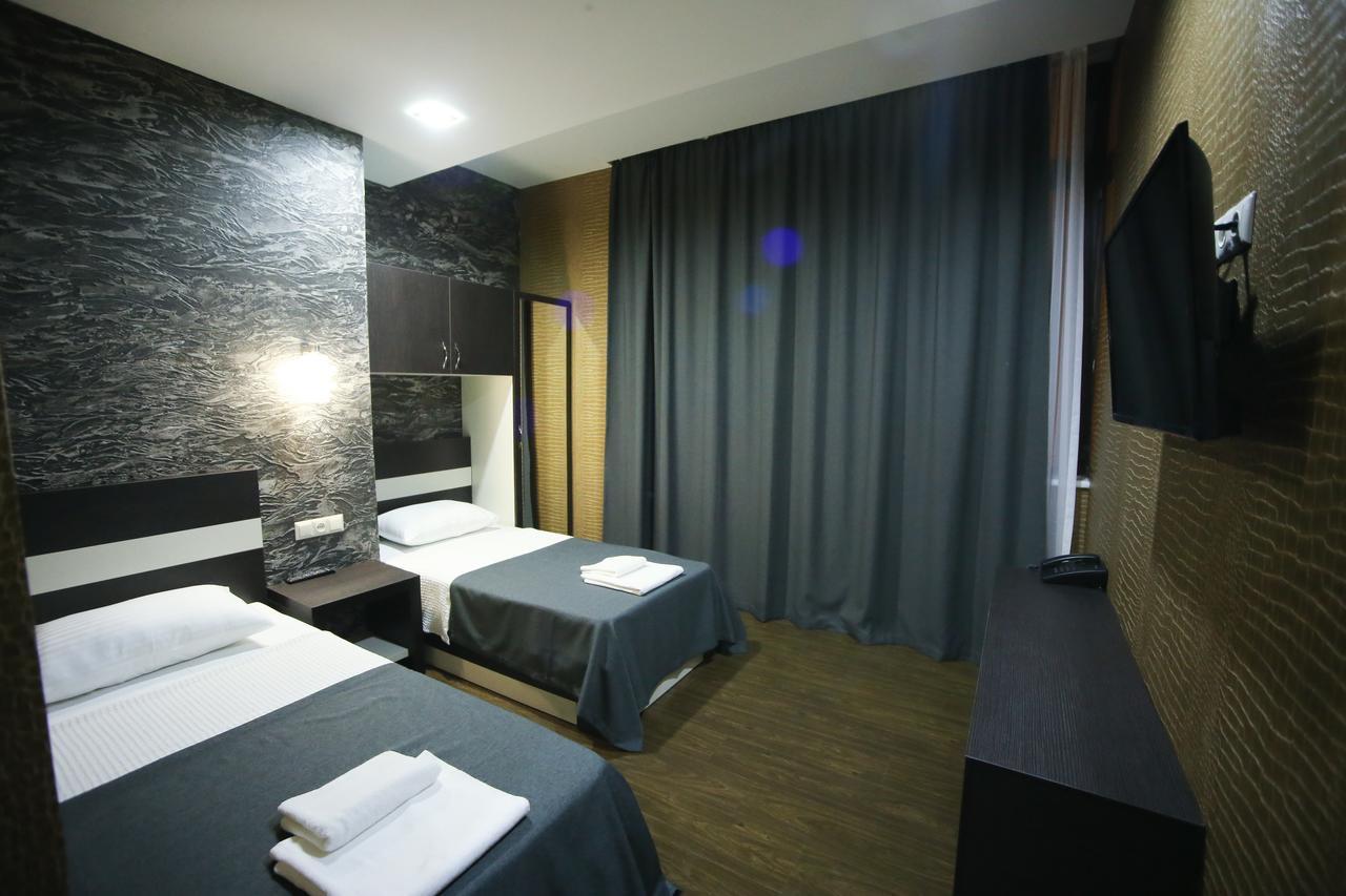 West Tower Hotel Koutaïssi Extérieur photo