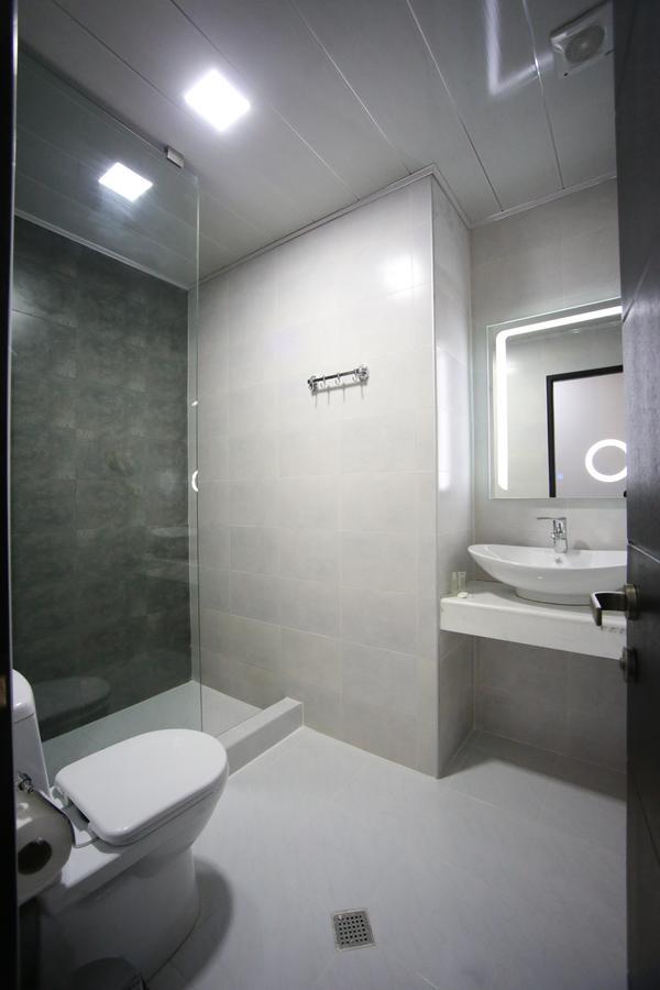 West Tower Hotel Koutaïssi Extérieur photo