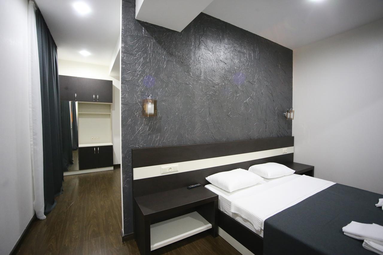 West Tower Hotel Koutaïssi Extérieur photo