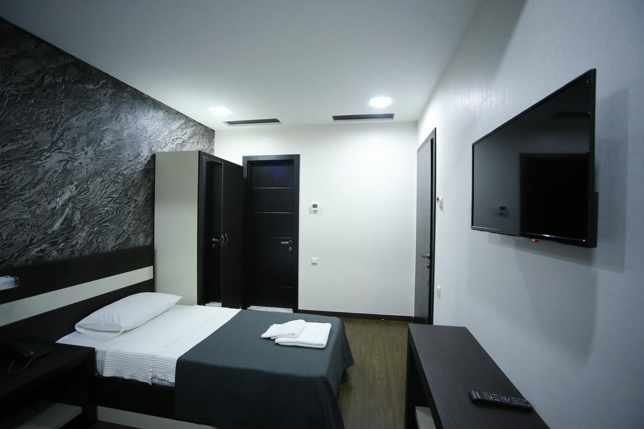 West Tower Hotel Koutaïssi Extérieur photo