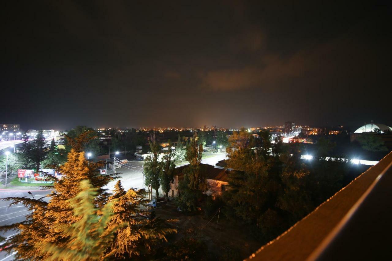 West Tower Hotel Koutaïssi Extérieur photo